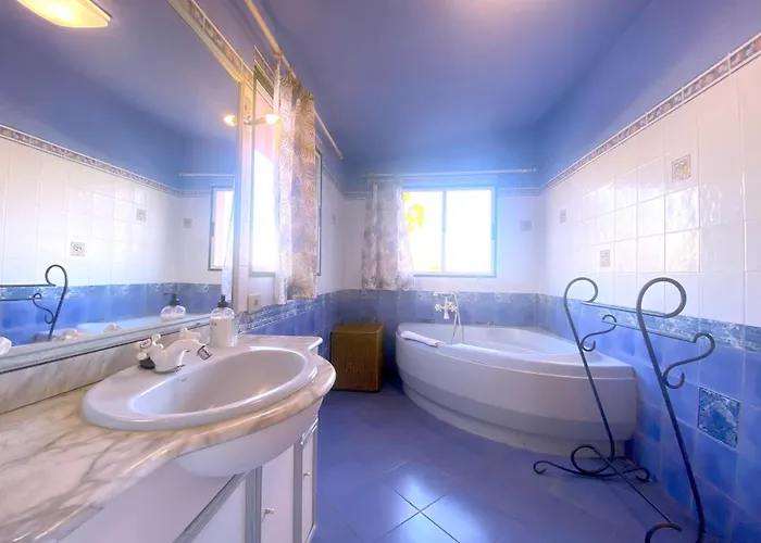 Tropicalidays Oceanview Apartment